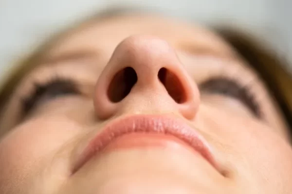 5 warning signs: "Silicone nose" is about to break through.